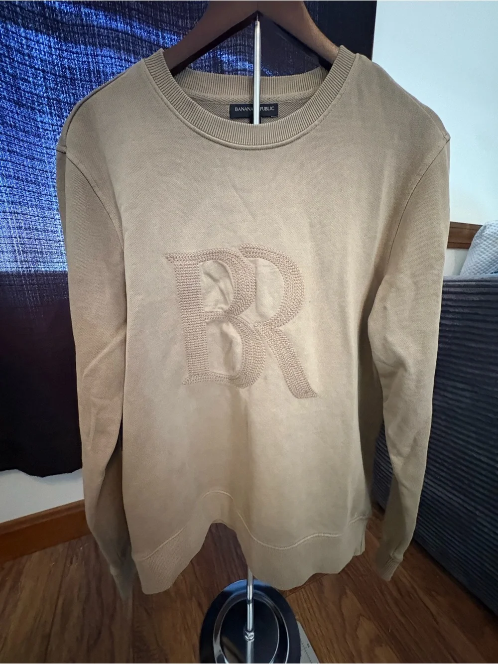 Banana Republic Men's Beige Crewneck Sweater with Textured Front Logo Medium
